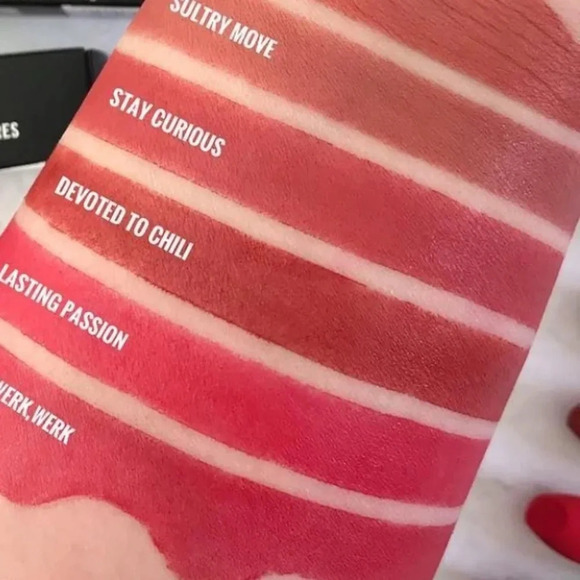 NIB MAC STAY CURIOUS LIPSTICK - Picture 2 of 5